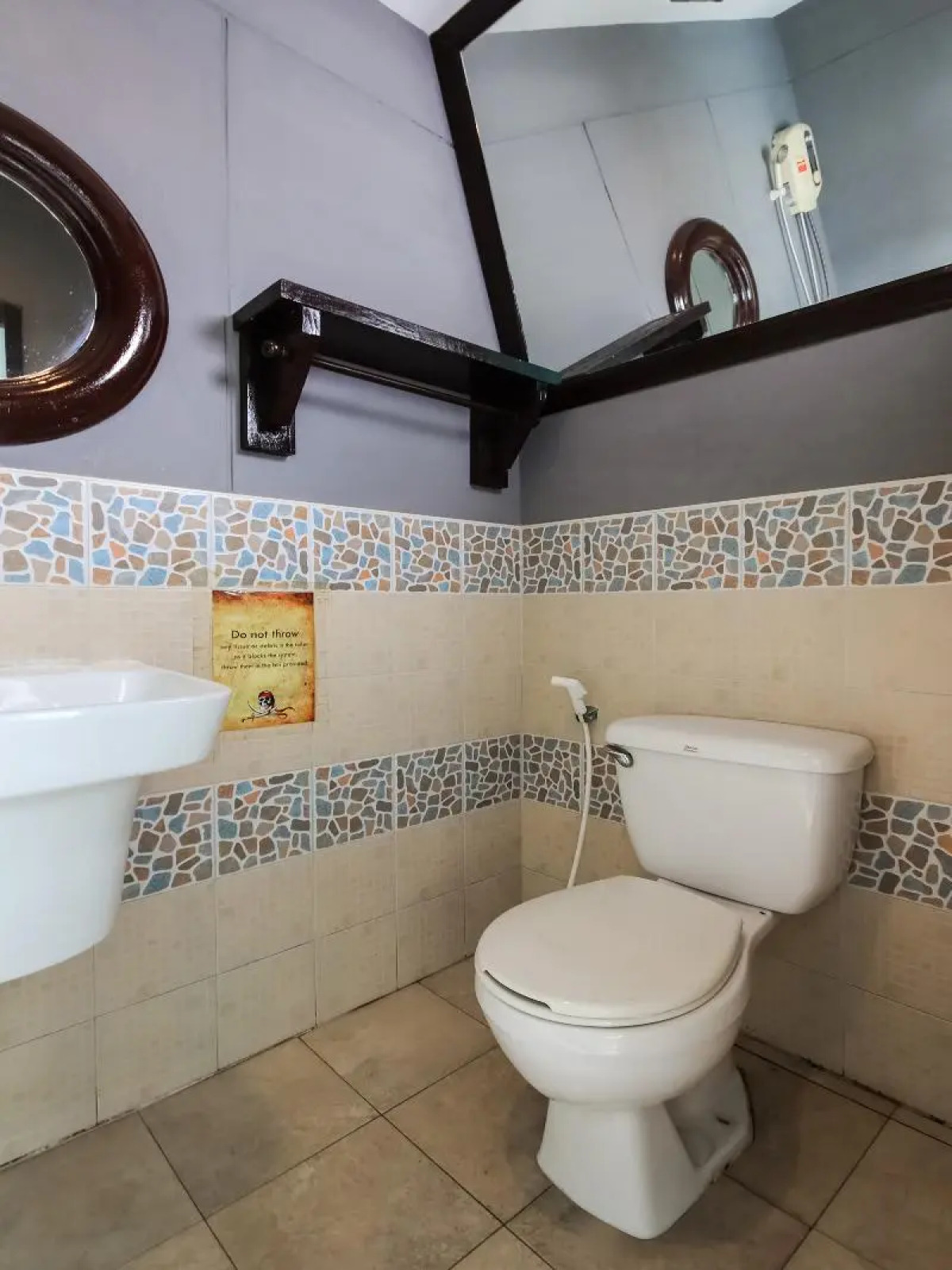 OYO 1103 Pirates House Hotel