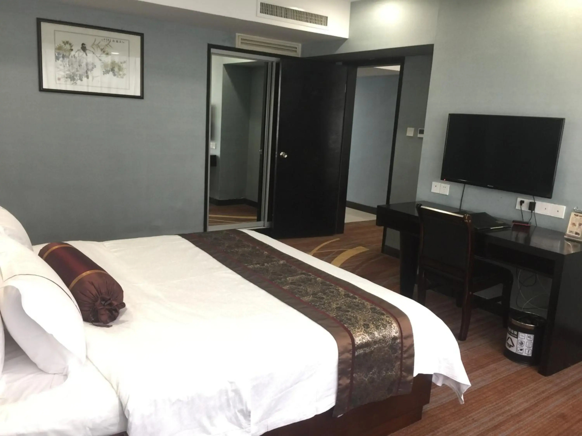 Skyline Plaza Hotel
