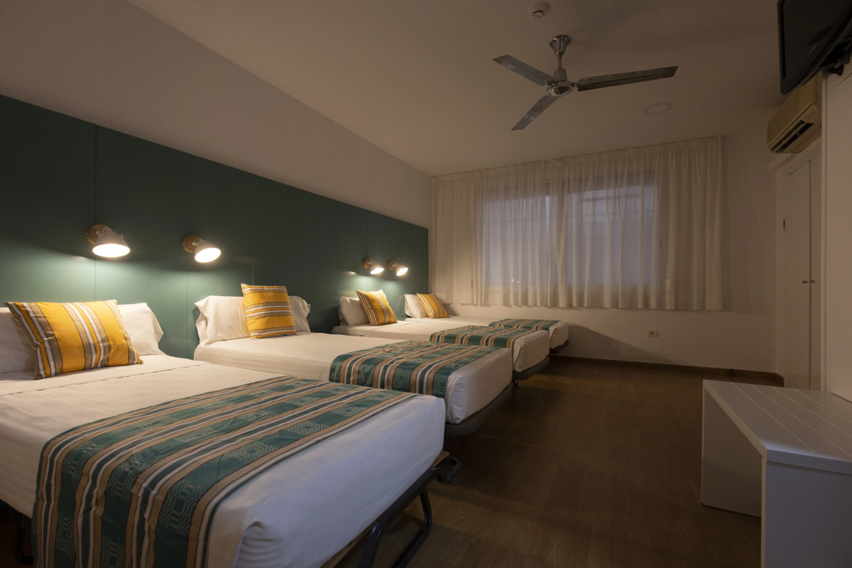 Yomo Hostal BCN Port