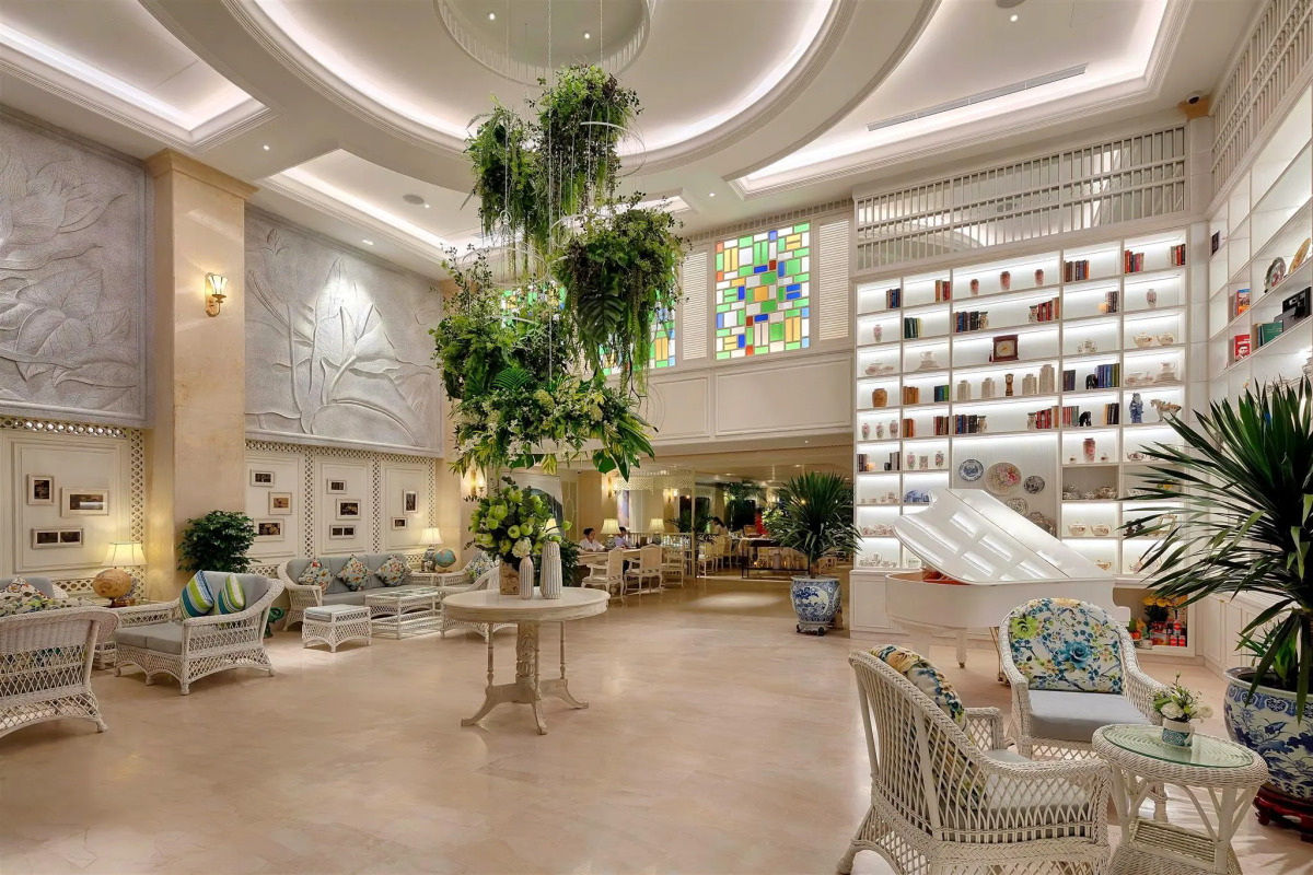 Au Lac Charner Hotel