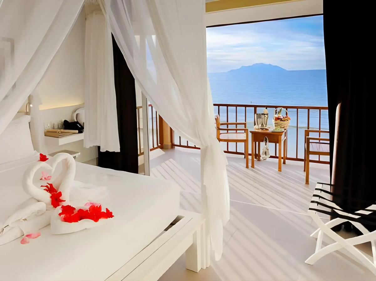 Coral Strand Smart Choice Hotel