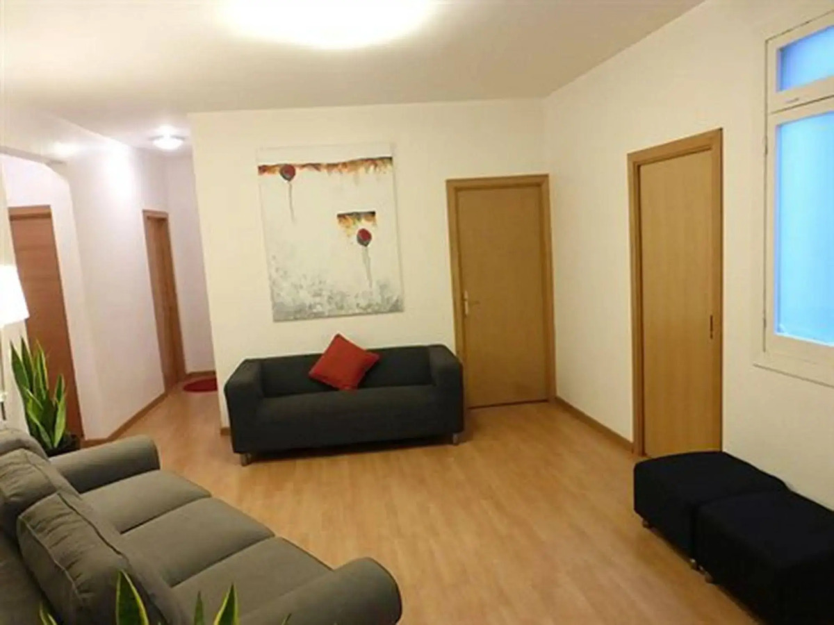 Super Balmes Guest House