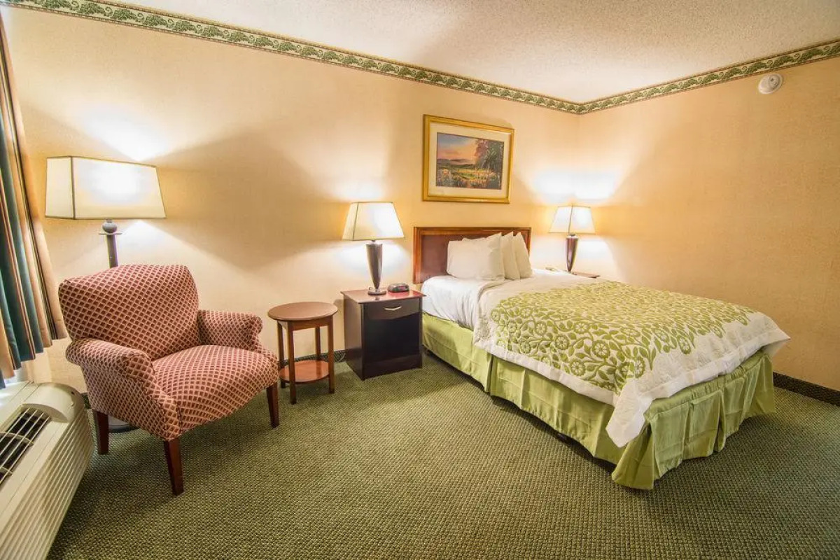 莱瑟姆戴斯套房酒店/北阿尔巴尼(Albany Airport Hotel)