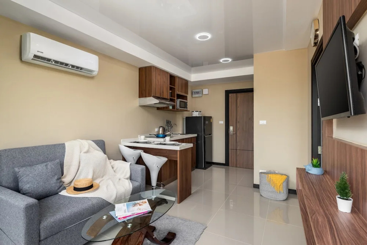 Naiharn Pearl Condo Hotel by Villacarte