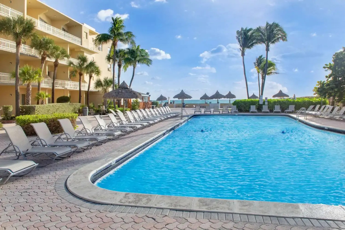 Days Hotel - Thunderbird Beach Resort