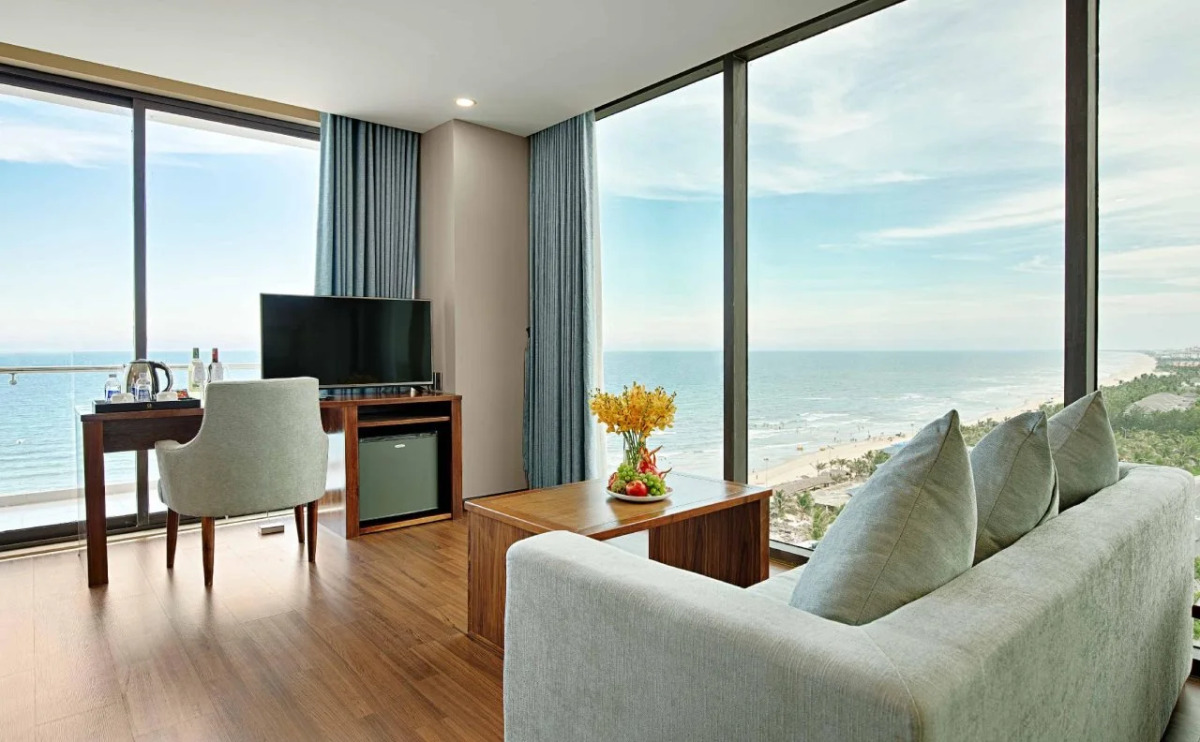 Yarra Ocean Suites Danang