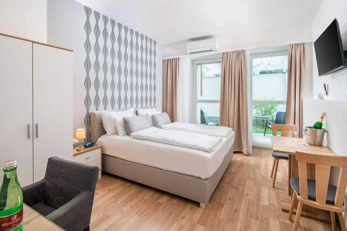 Best Western Plus Celebrity Suites