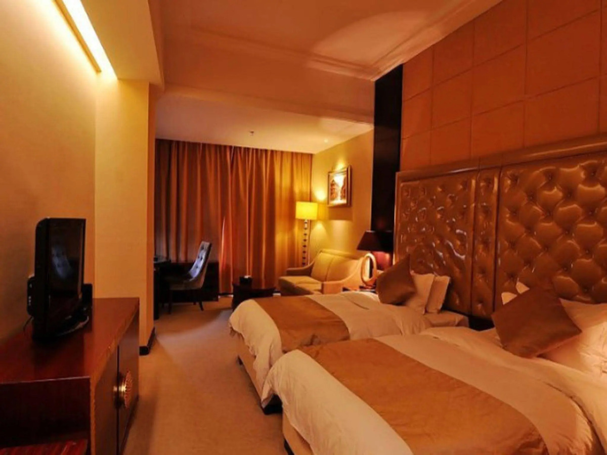 Yuexiu Hotel Guangzhou,Curio Collection by Hilton-Free shuttle between hotel and Exhibition Center during Canton Fair & Exhibitor Registration Counter