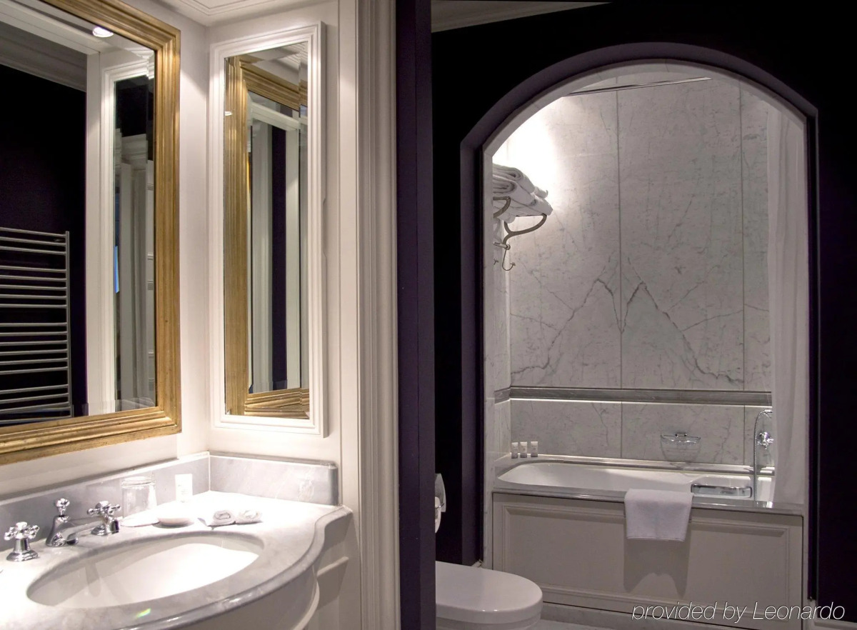 Schlosshotel Berlin By Patrick Hellmann