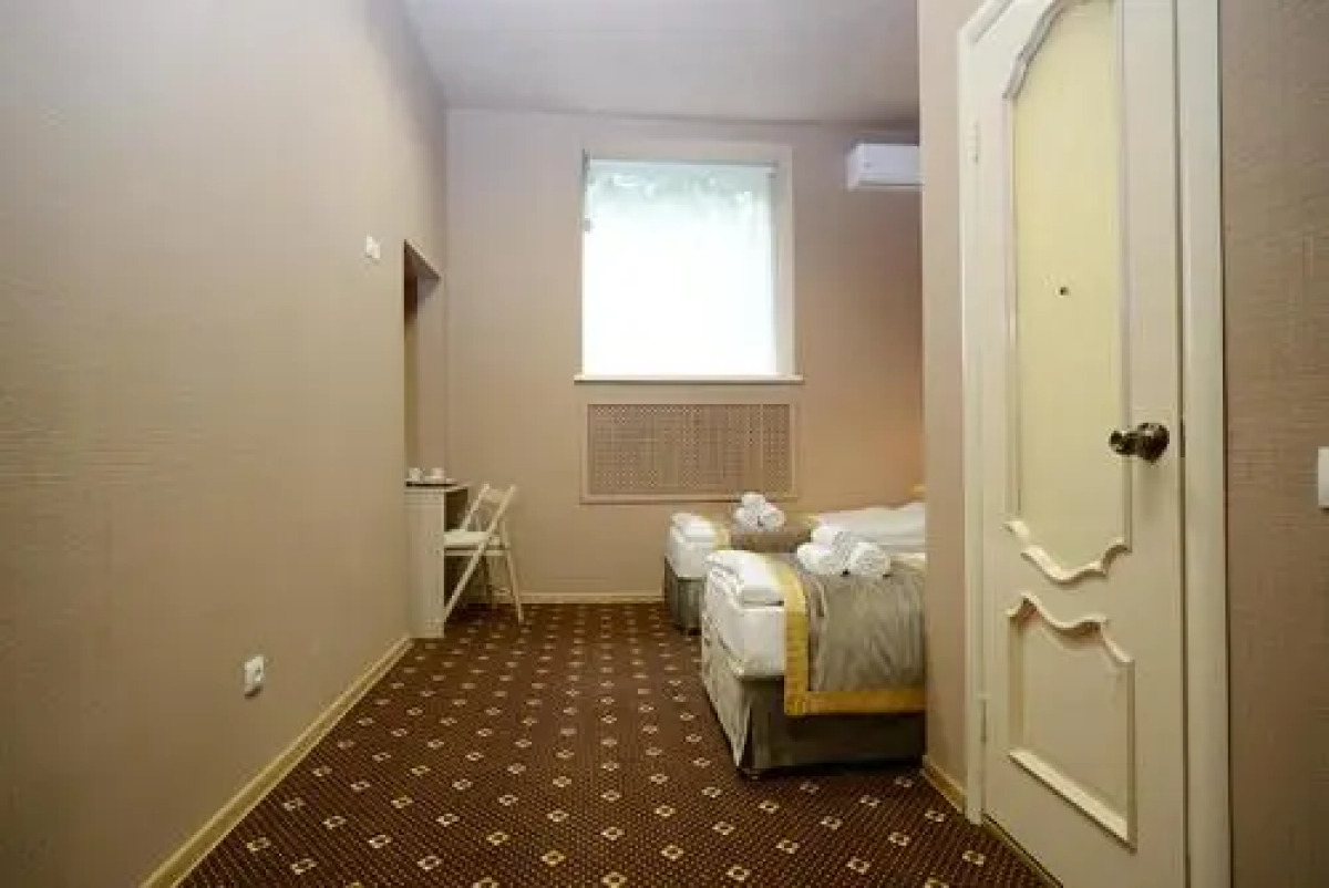 Apelsin Hotel on Vystavochnaya