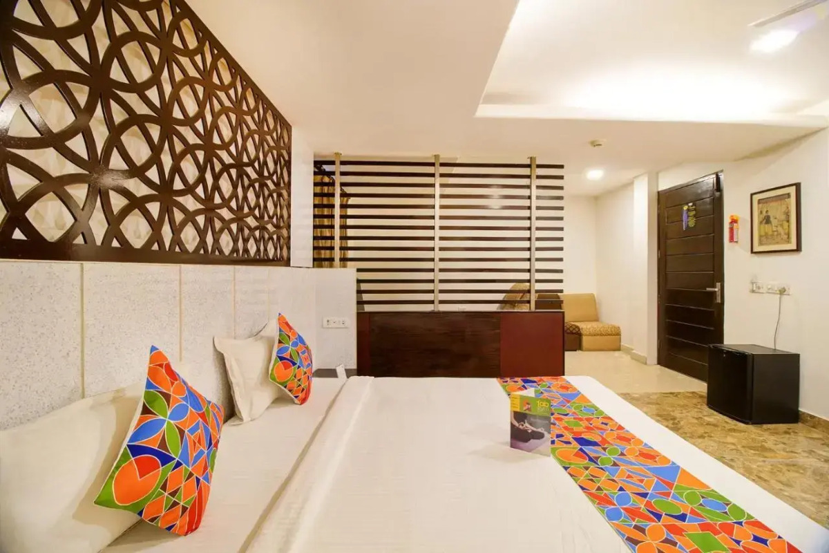 Fabhotel White Klove