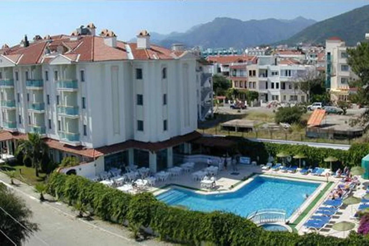 Aryes Deluxe Hotel