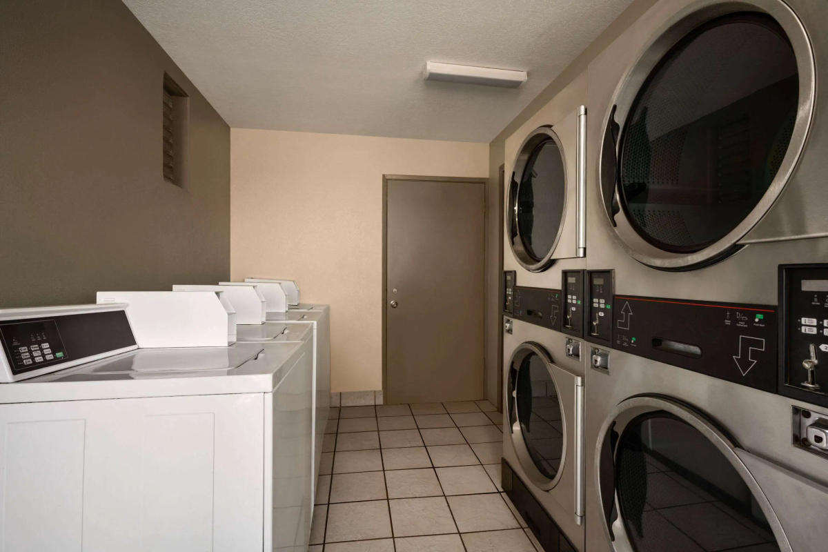 Days Inn by Wyndham Fresno South