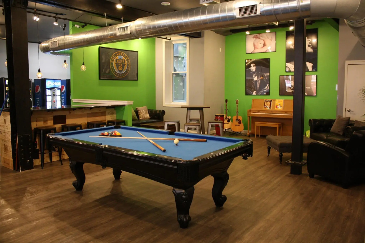 Apple Hostels