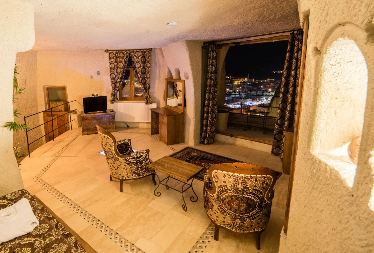 Elite Cave Suites