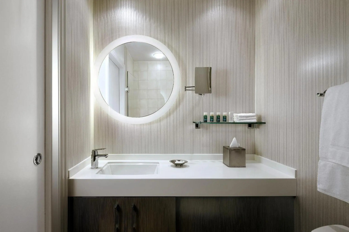 One King West Hotel & Residence