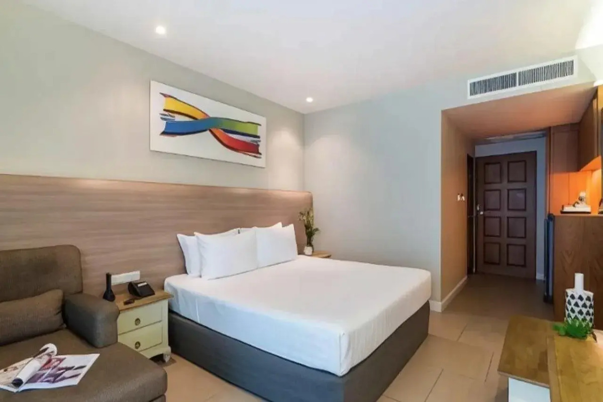 Sea Me Spring Too Hotel