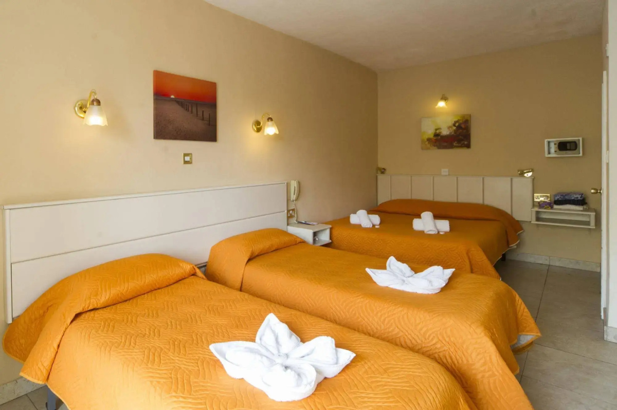 Rokna Hotel