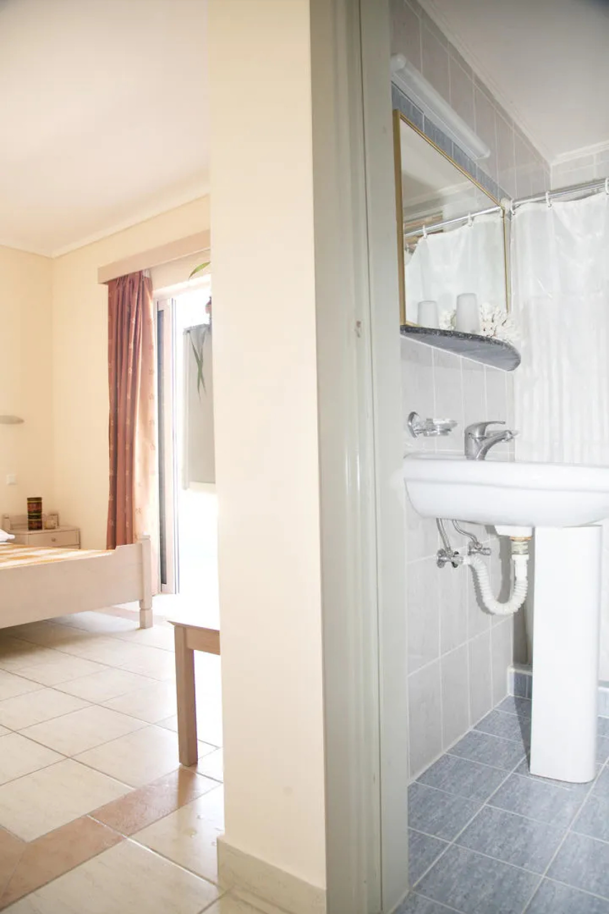 Theonia Hotel