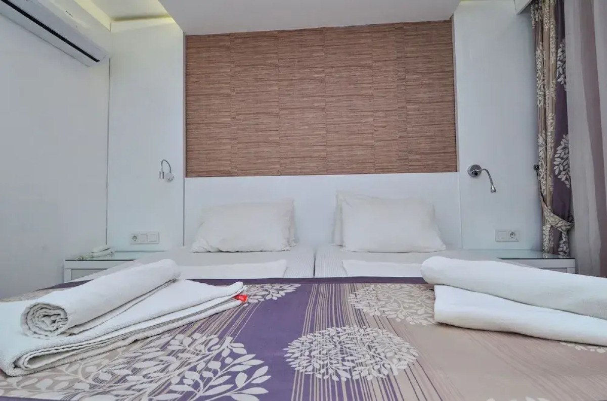 Tropic Beach Club Side