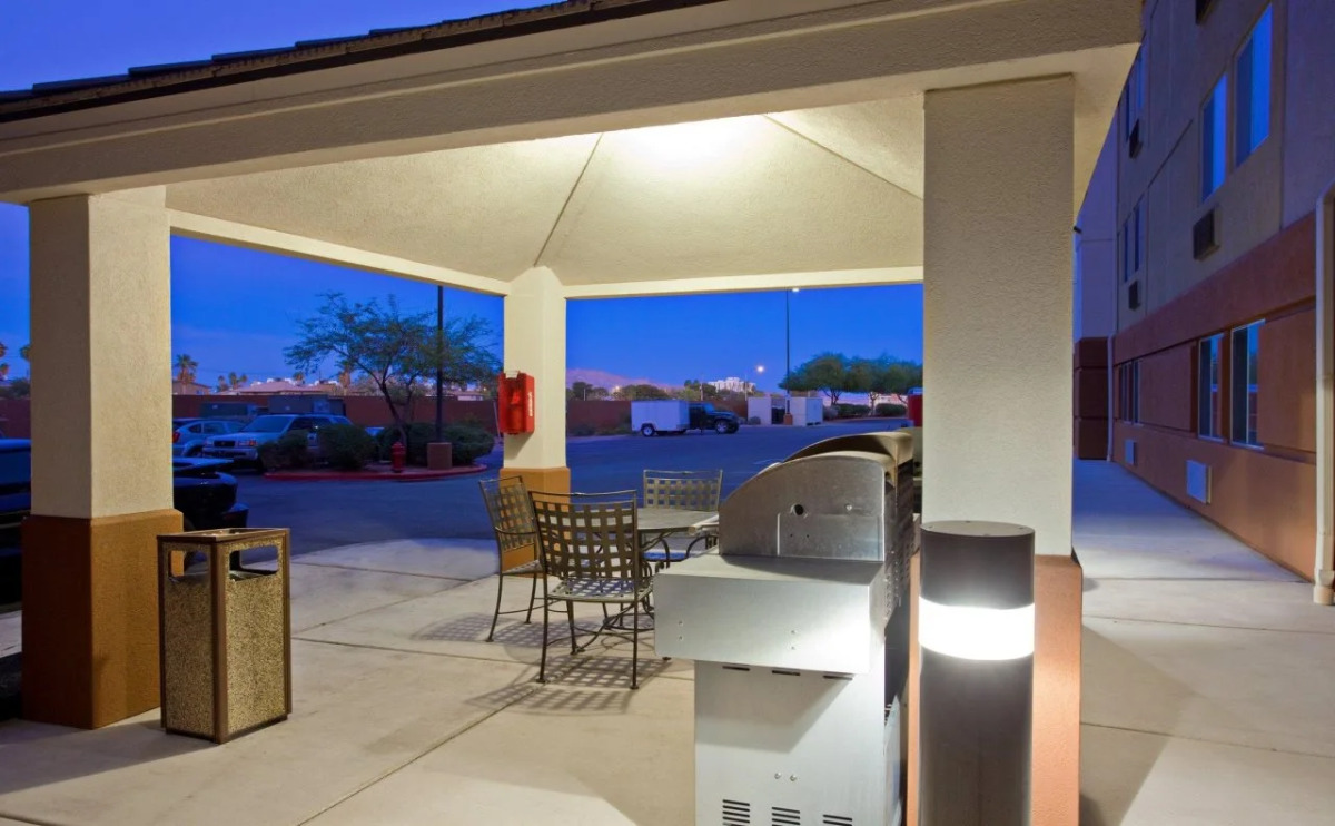 Sonesta Simply Suites Las Vegas Convention Center