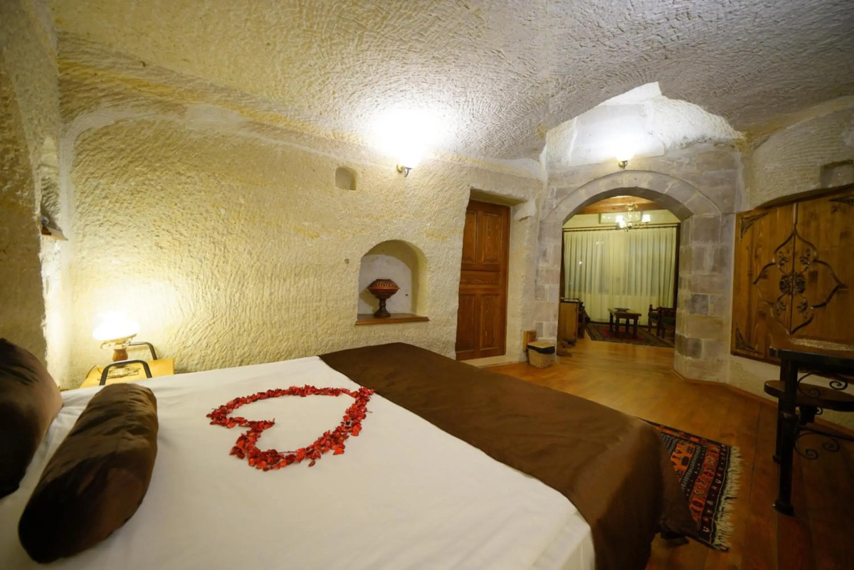 Harman Cave Hotel