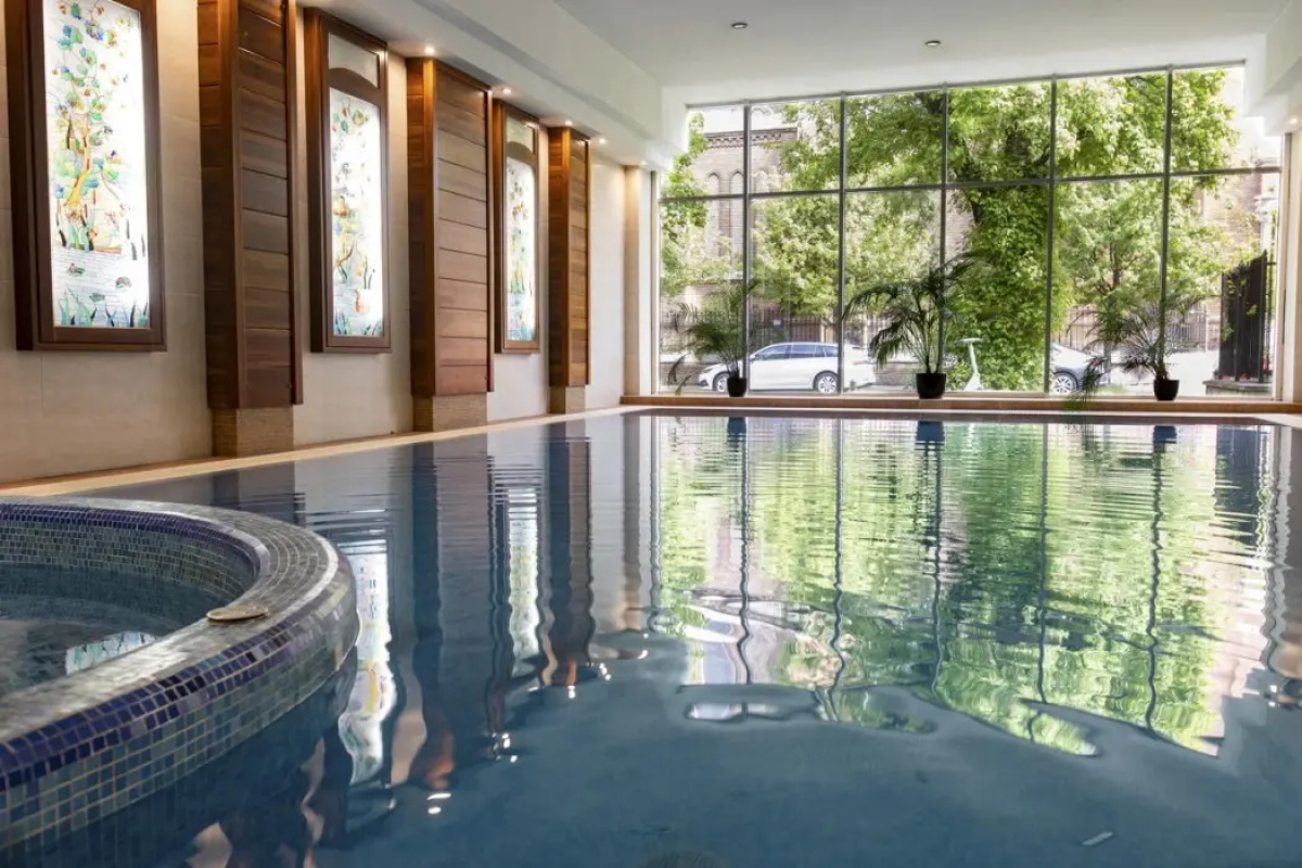 Lions Garden Hotel