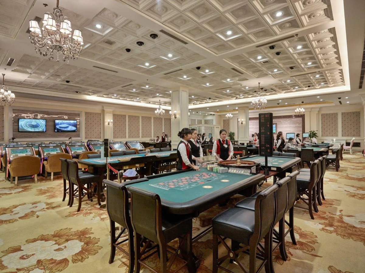 Royal Halong Hotel
