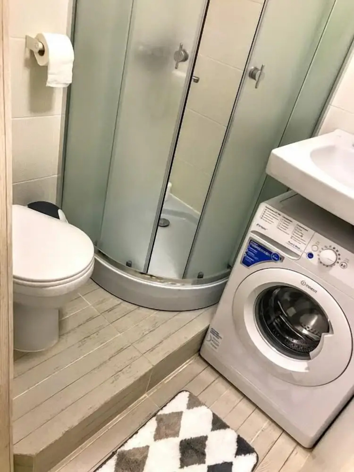 Апартаменты в центре на ул. Пологой, 17