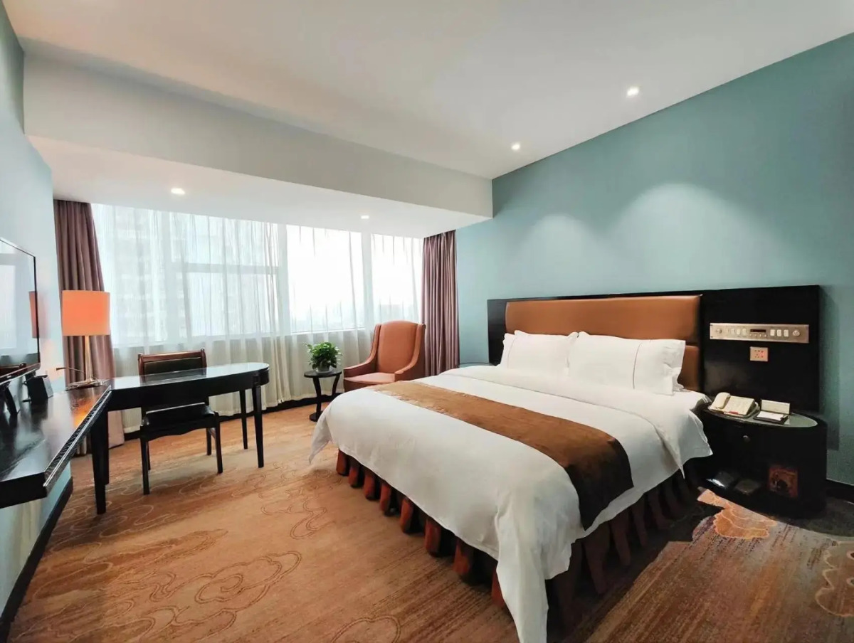 Skyline Plaza Hotel