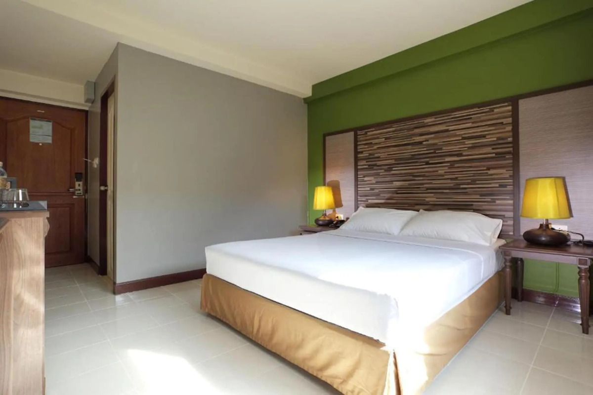 Rambuttri Village Inn & Plaza