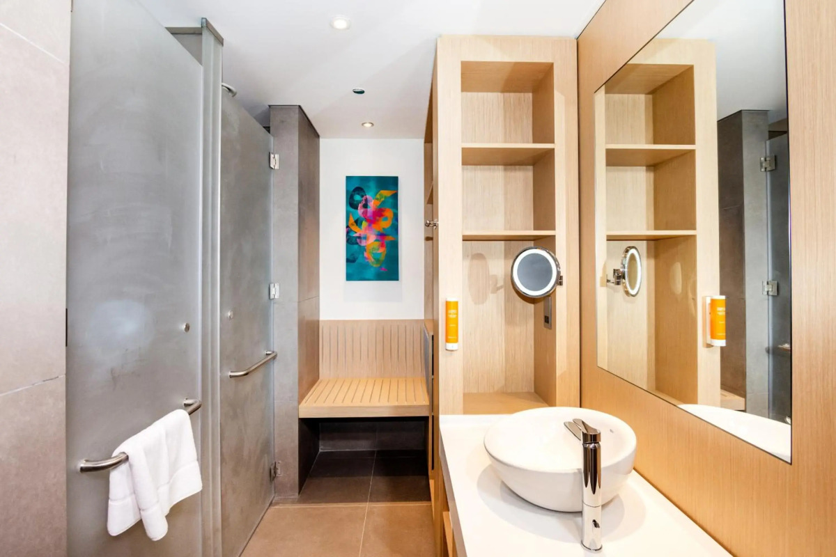 Отель Premier Inn Dubai Dragon Mart