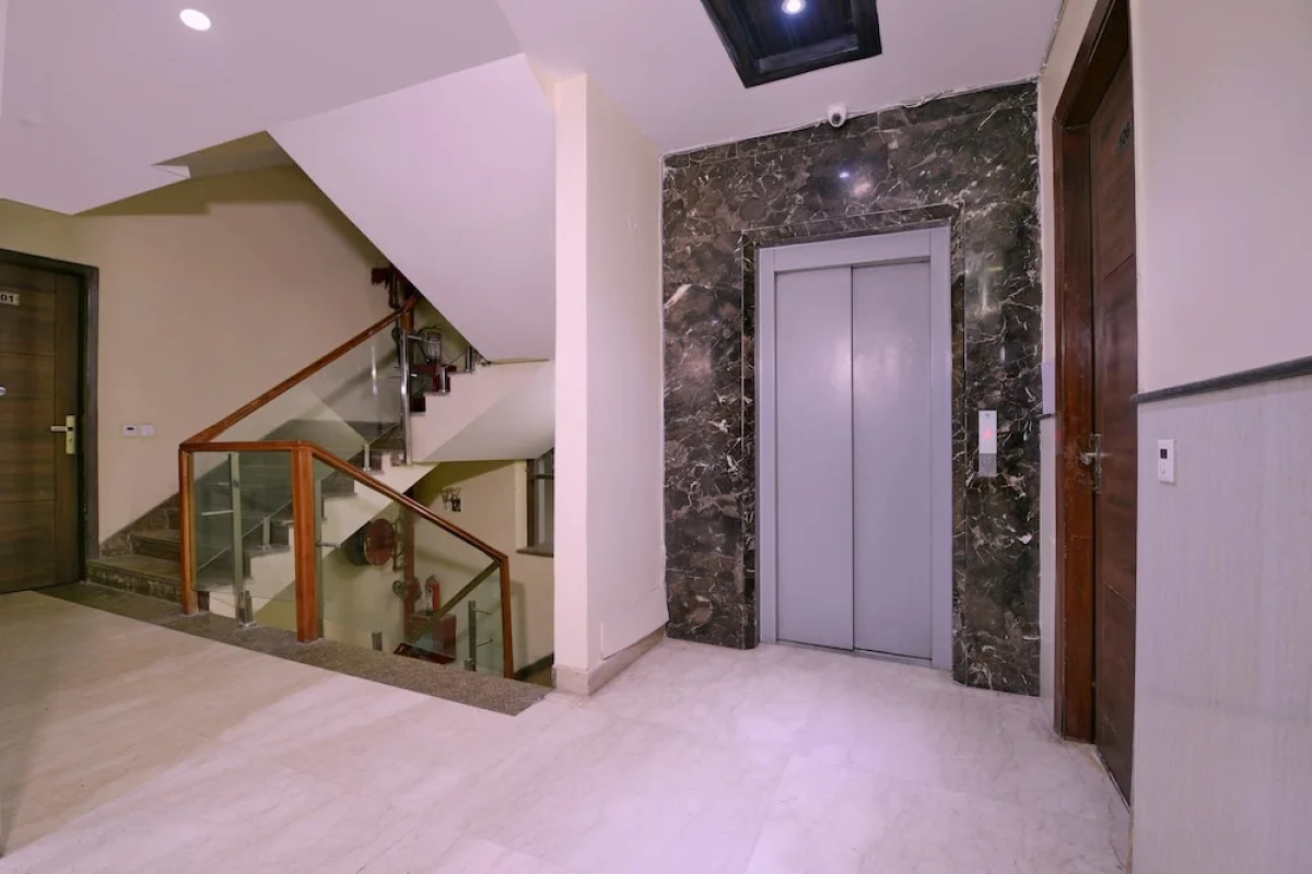 OYO 464 Hotel Lotus Palace