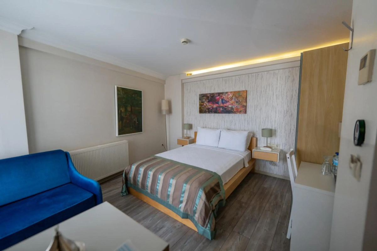 Elanaz Hotel