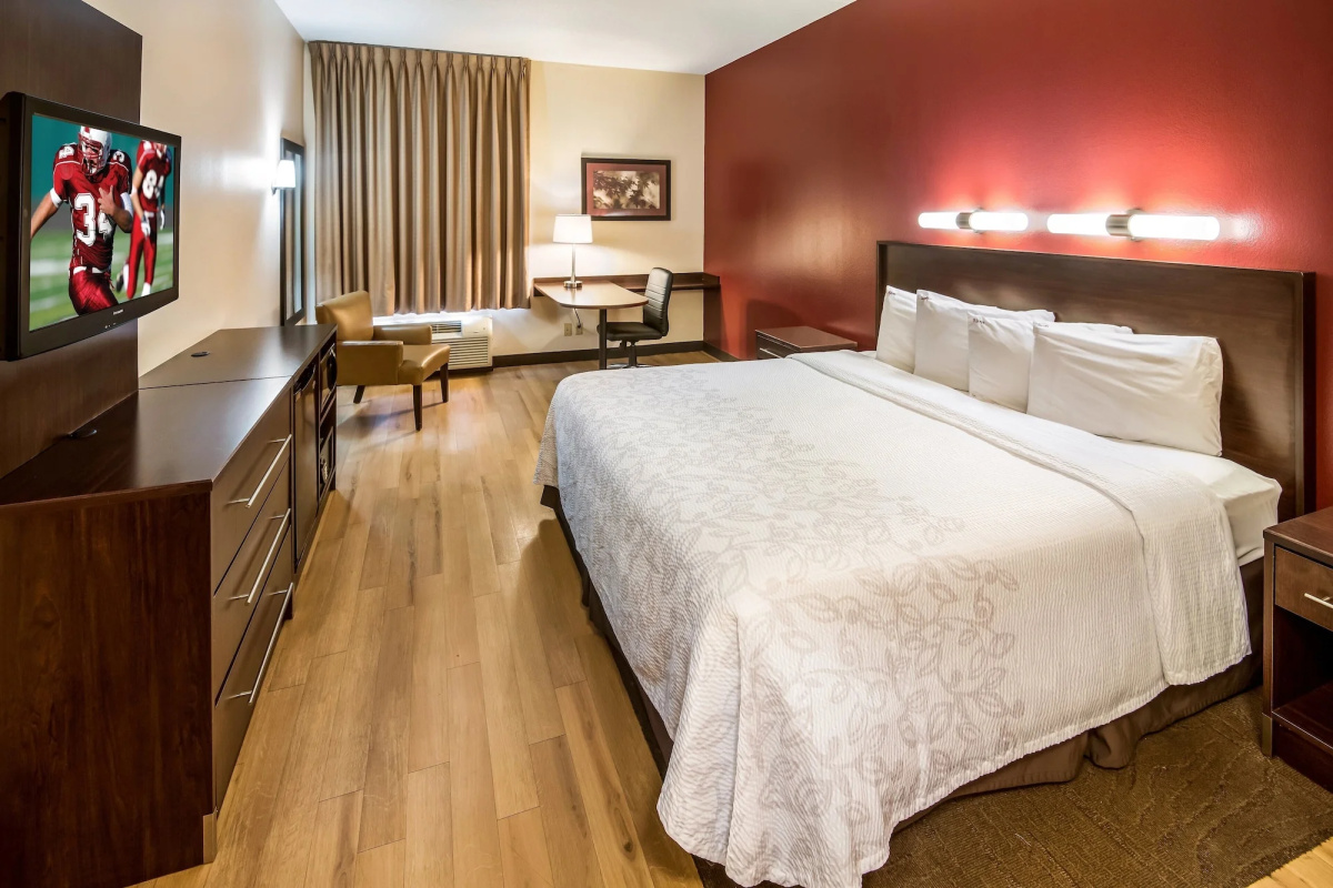 Red Roof Inn PLUS+ Long Island - Garden City