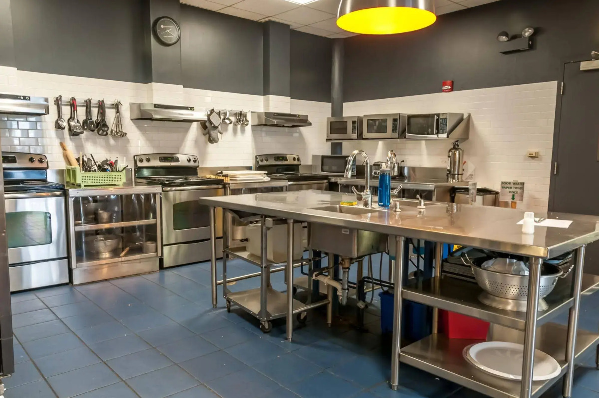 HI Chicago, The J. Ira and Nicki Harris Family Hostel