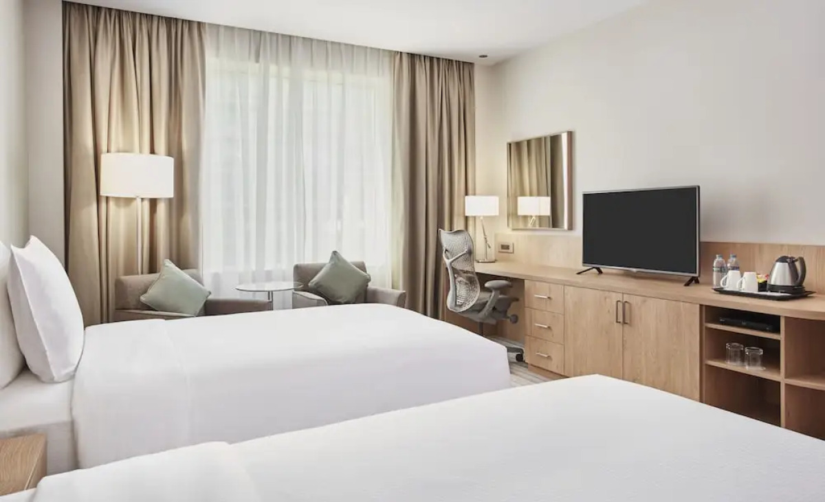 Hilton Garden Inn Dubai, Mall Avenue