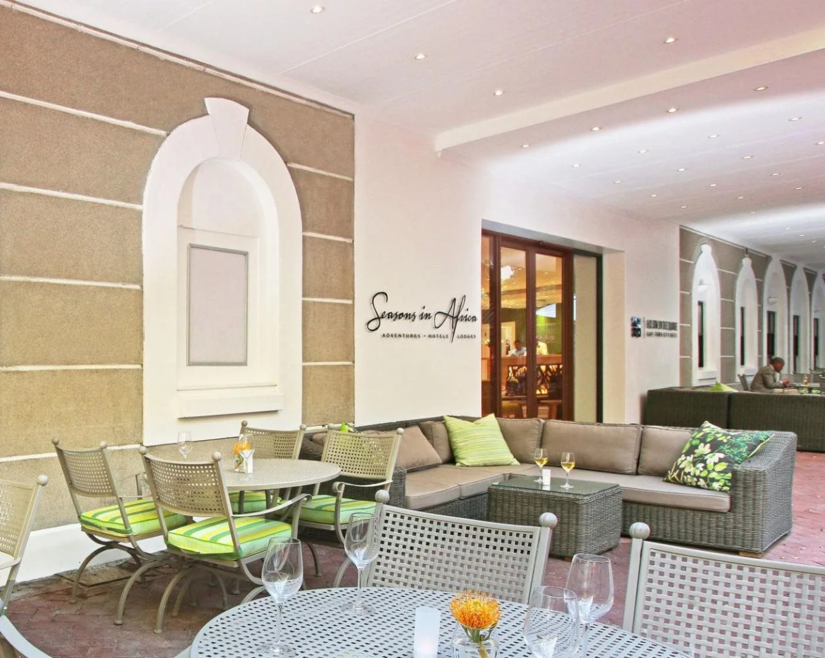 Hollow on the Square City Hotel