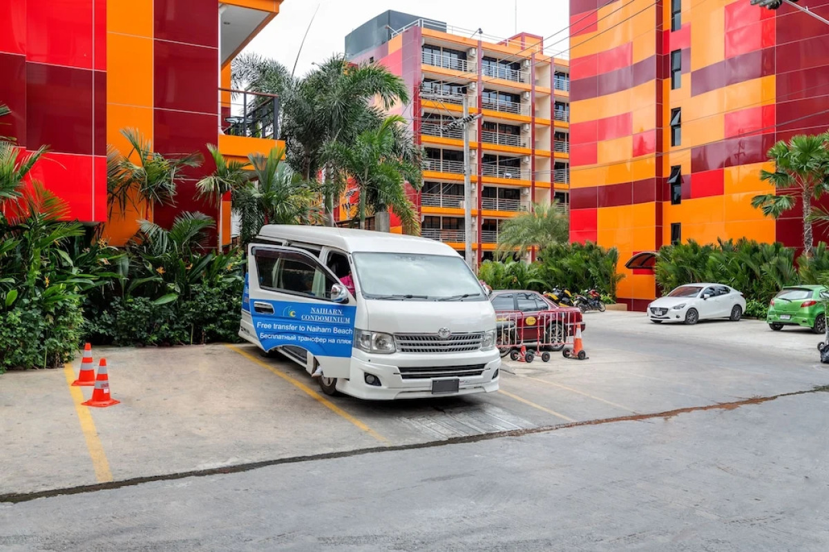 Naiharn Pearl Condo Hotel by Villacarte