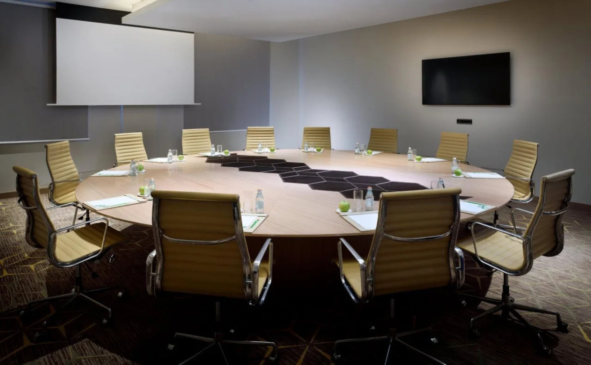 Отель Holiday Inn & Suites Dubai Festival City an IHG