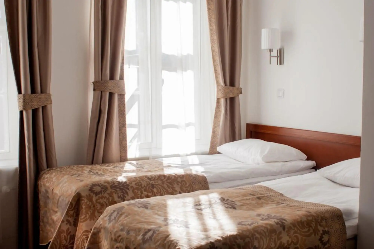 Отель Three Crowns Residents