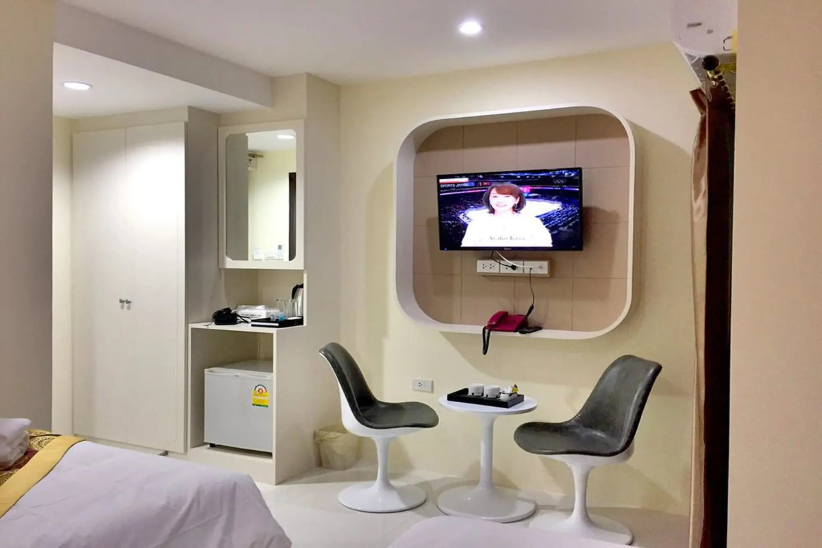 Top High Airport Link Hotel