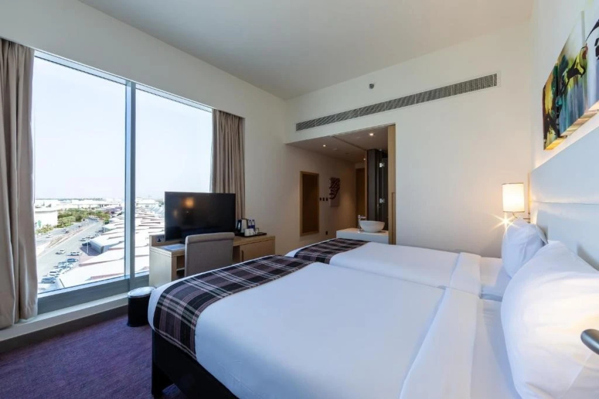 Отель Premier Inn Dubai Dragon Mart