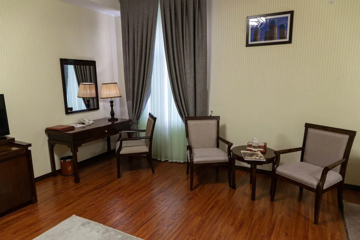 Отель Zargaron Plaza