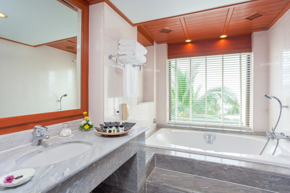 Diamond Cliff Resort & Spa, Patong Beach