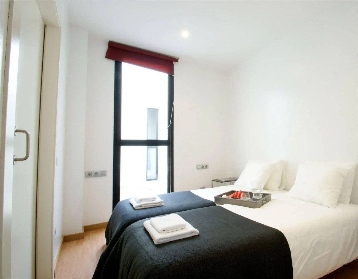 Liceu Apartments by gaiarooms