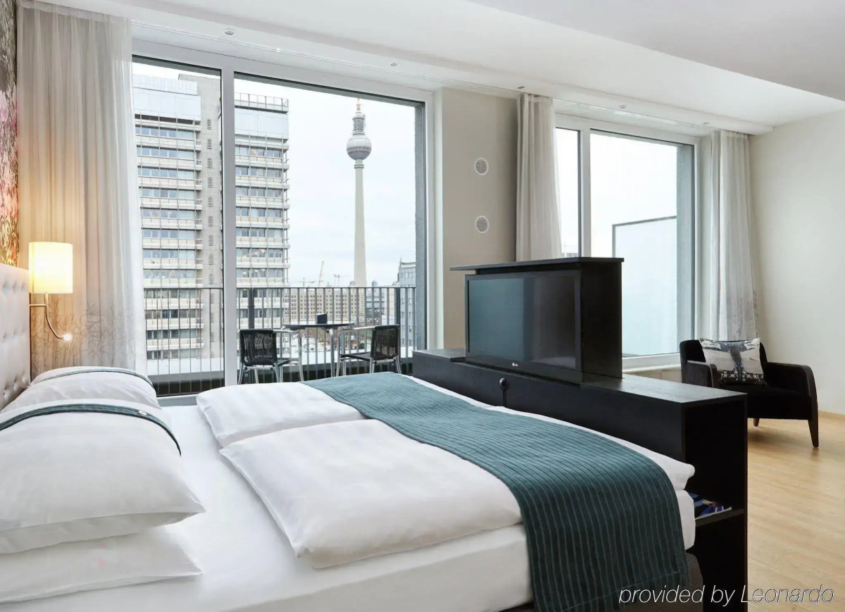 Отель Premier Inn Berlin Alexanderplatz