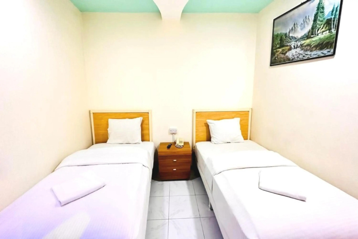 OYO 1118 Sharjah Plaza Hotel