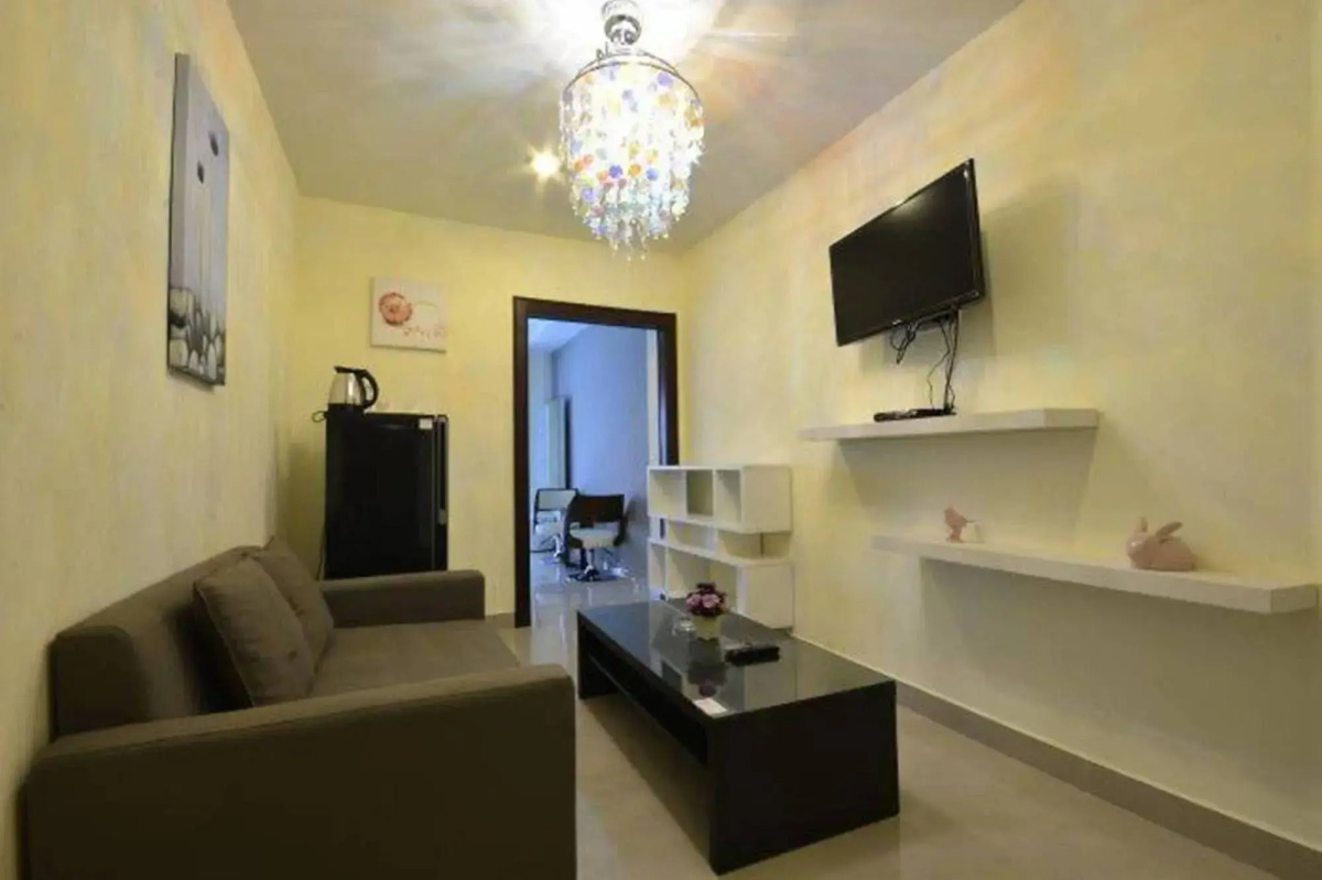 Royal Q&D Suites Hotel