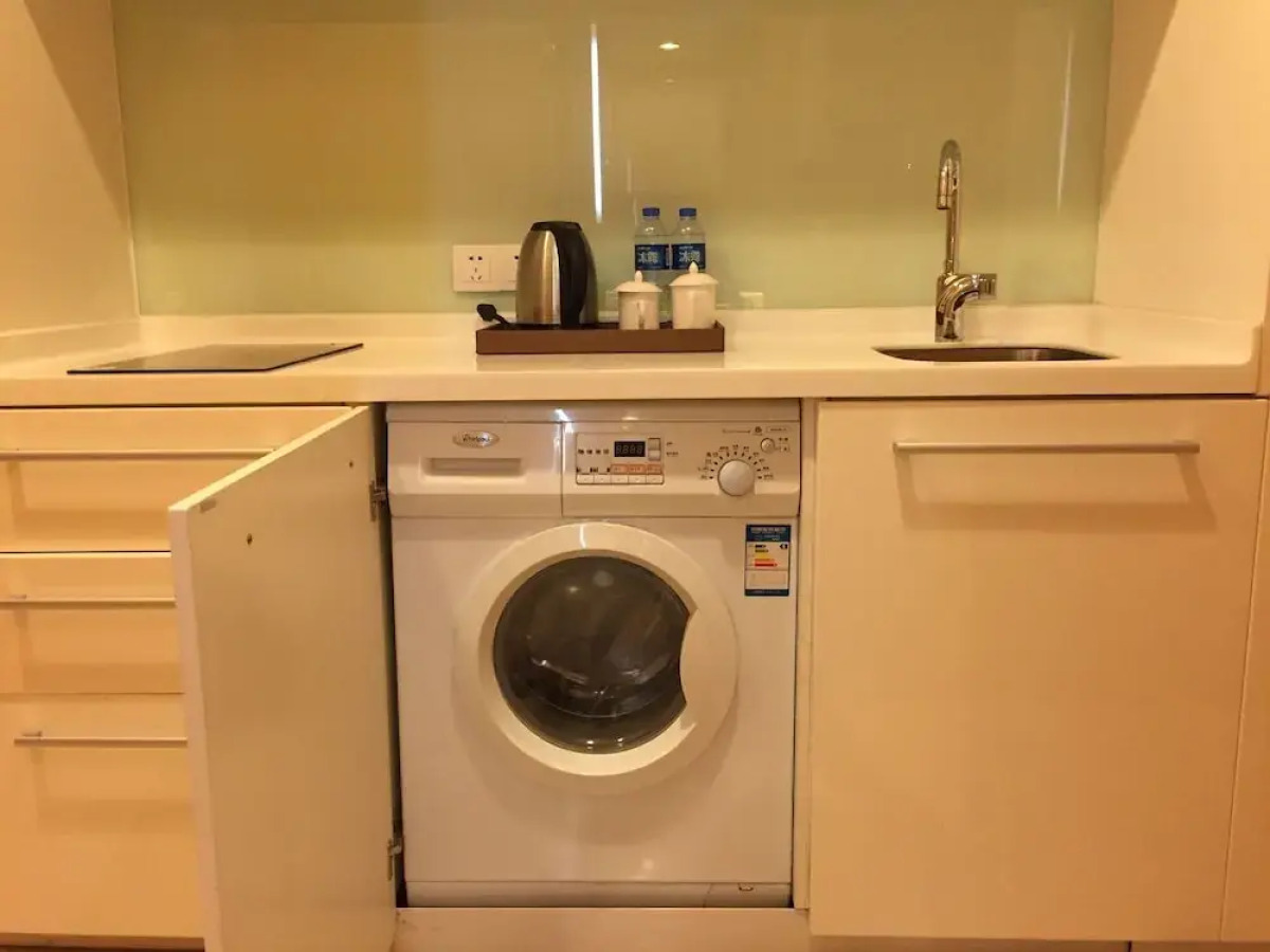 Silin Residence Poly World Trading Center